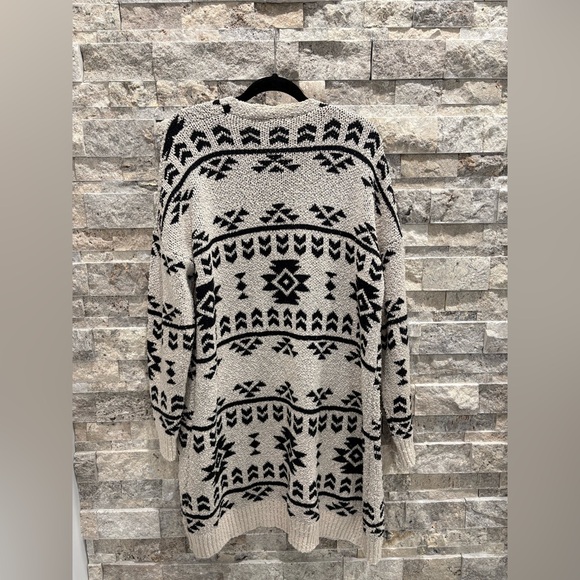 Savanna Jane Black and Cream Patterned Cardigan Size L - Picture 3 of 6